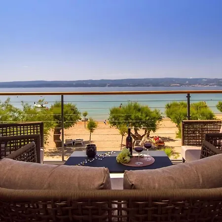 Beachfront Hedonist With Pool Duće