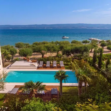 Beachfront Hedonist With Pool Duće