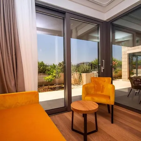 Beachfront Hedonist With Pool *