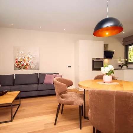 Beachfront Hedonist With Pool Daire *