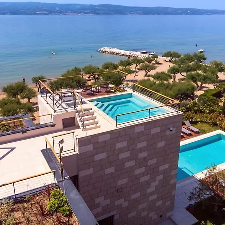 Beachfront Hedonist With Pool Duće