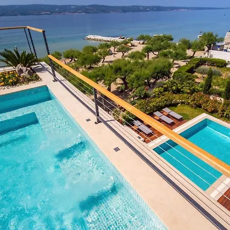 Beachfront Hedonist With Pool Duće