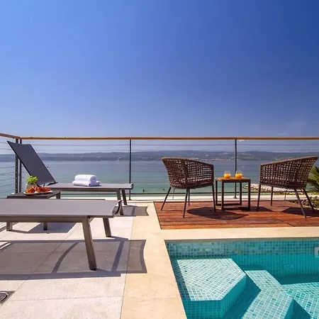 Beachfront Hedonist With Pool *