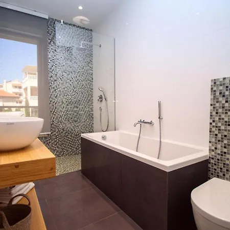 Beachfront Hedonist With Pool * Duće